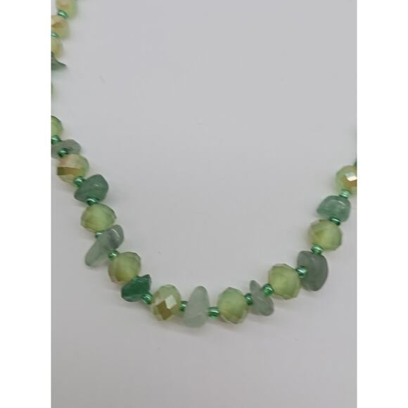 Jadeite Stone Chip & AB Aurora Borealis Acrylic Pistachio Green Beaded Necklace - Picture 13 of 15